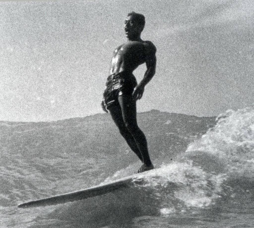 История серфинга в 20 веке: от забвения до спорта миллионов