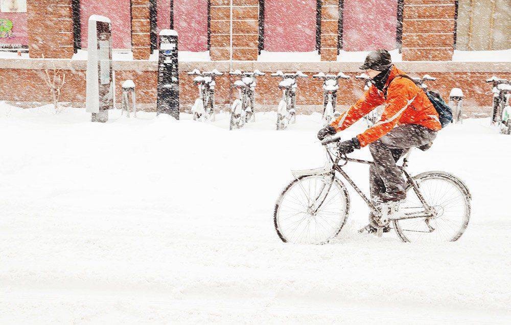 Как кататься на велосипеде зимой