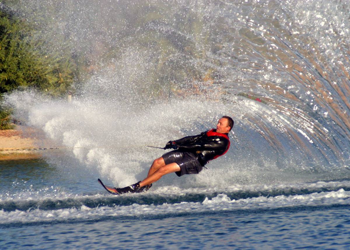 Катание на водных лыжах — спорт для всех и для каждого