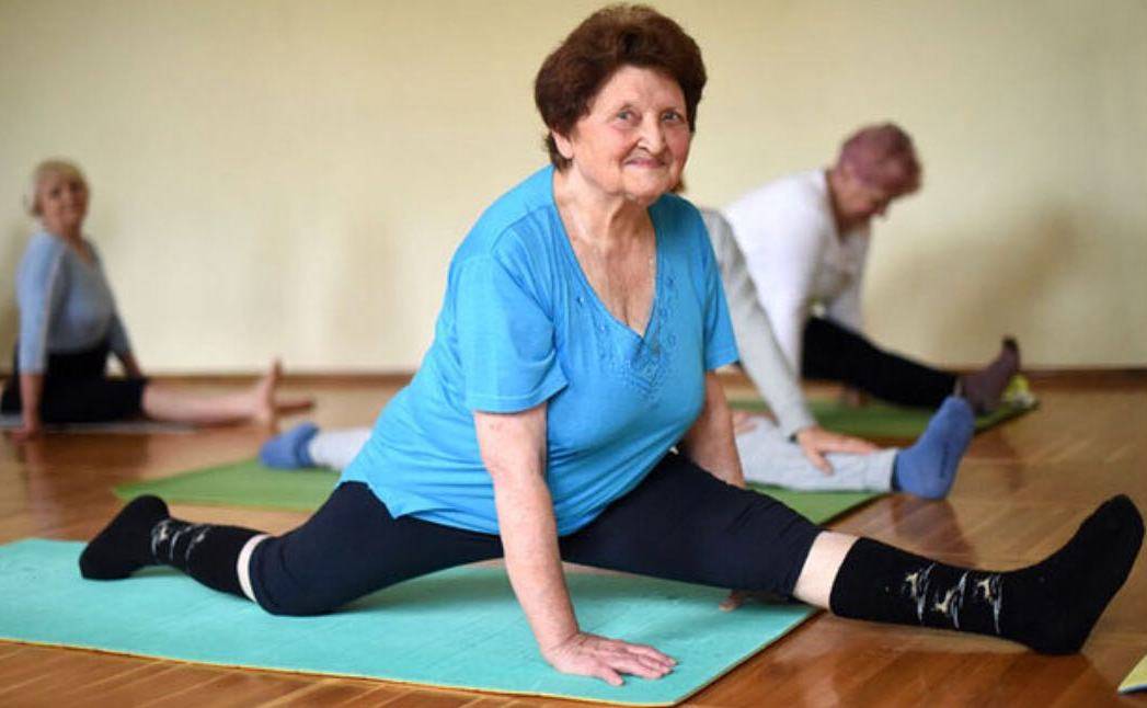Подвижность и уменьшение боли с помощью йоги для пожилых людей