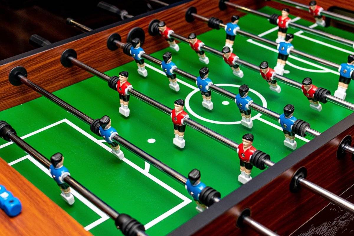 Настольный футбол. виды и порядок игры. столы и особенности
