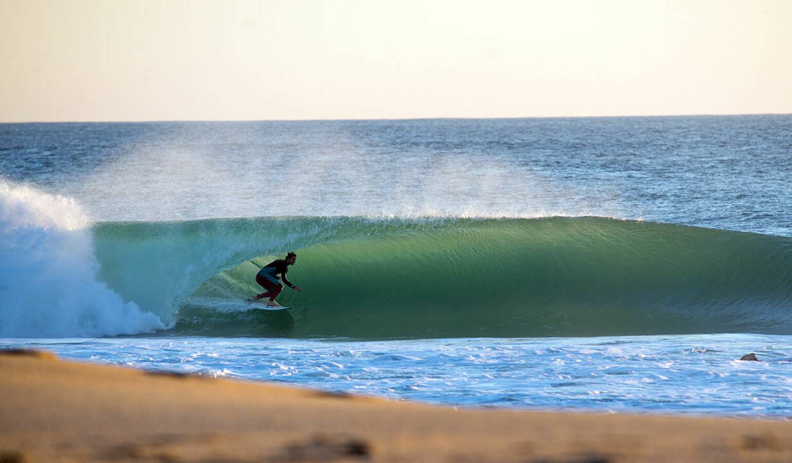 Серфинг в португалии все более популярен