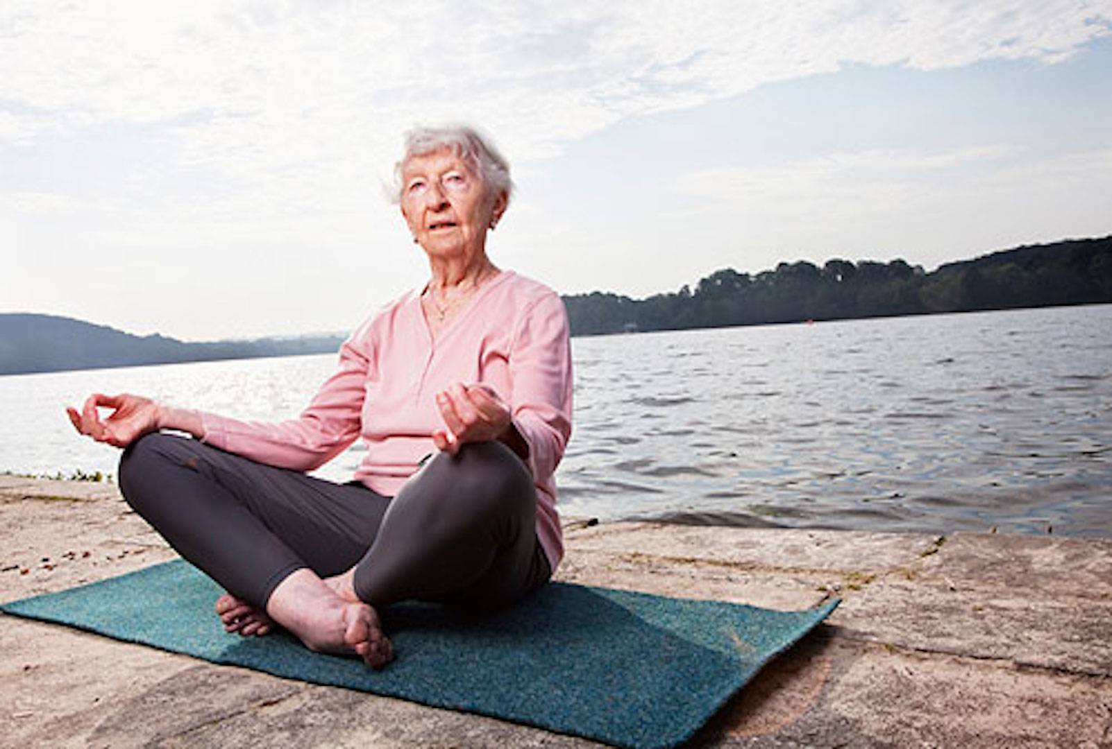 Йога для пожилых 60 – лет начинающим
