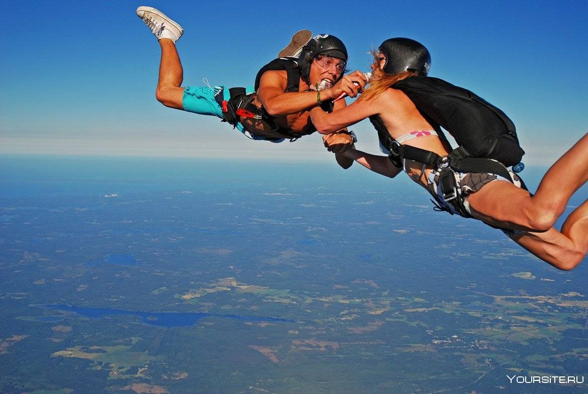 10 самых необычных прыжков с парашютом в истории - экстремально - 10 февраля - 43430137549 - медиаплатформа миртесен