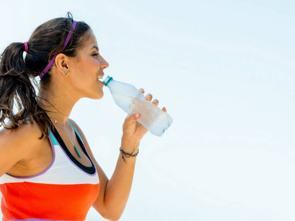 Почему нужно пить воду до, во время и после тренировки?