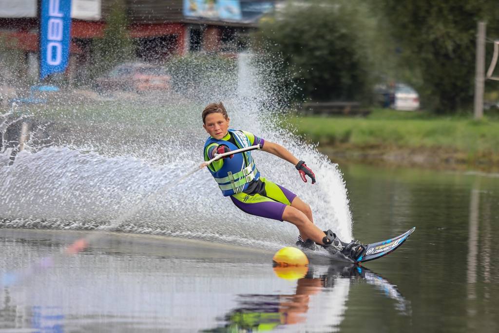 Как научиться кататься на водных лыжах