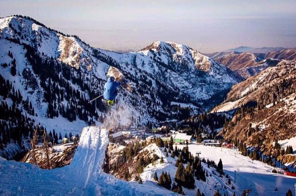 Shymbulak mountain. Горный курорт Шымбулак. Алма Ата горнолыжный курорт Чимбулак. Казахстан горнолыжка Чимбулак. Медео Алматы горнолыжный курорт.