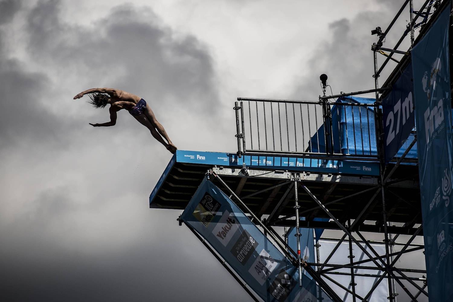 Прыжки в воду с большой высоты спорт. хай-дайвинг — спорт для отъявленных экстремалов. отличие хай дайвинга от прыжков в воду с вышки