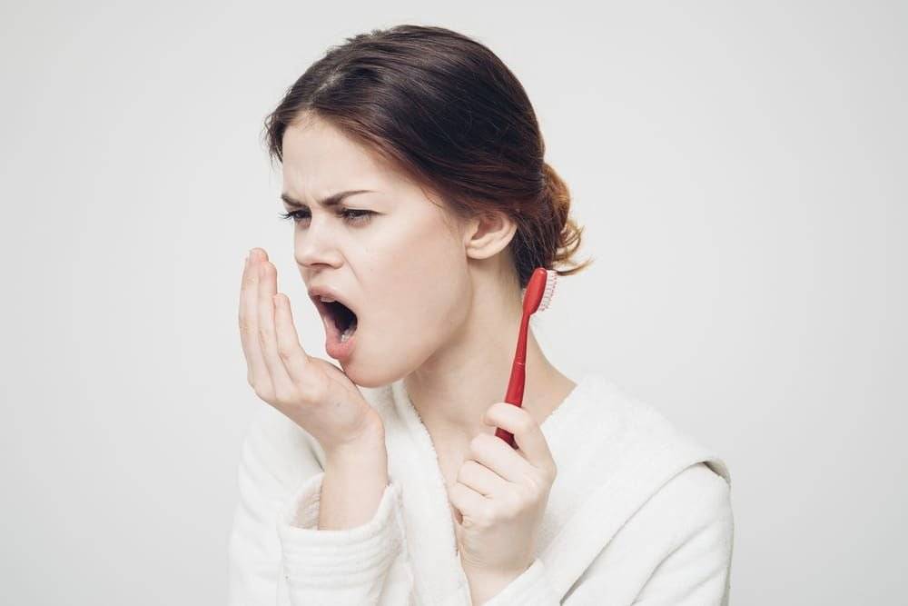 Неприятный запах изо рта (галитоз) - причины возникновения, диагностика и лечение