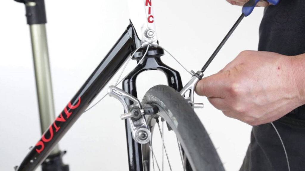 Скрипят дисковые тормоза на велосипеде: почему возникает скрип при торможении, что делать и как исправить