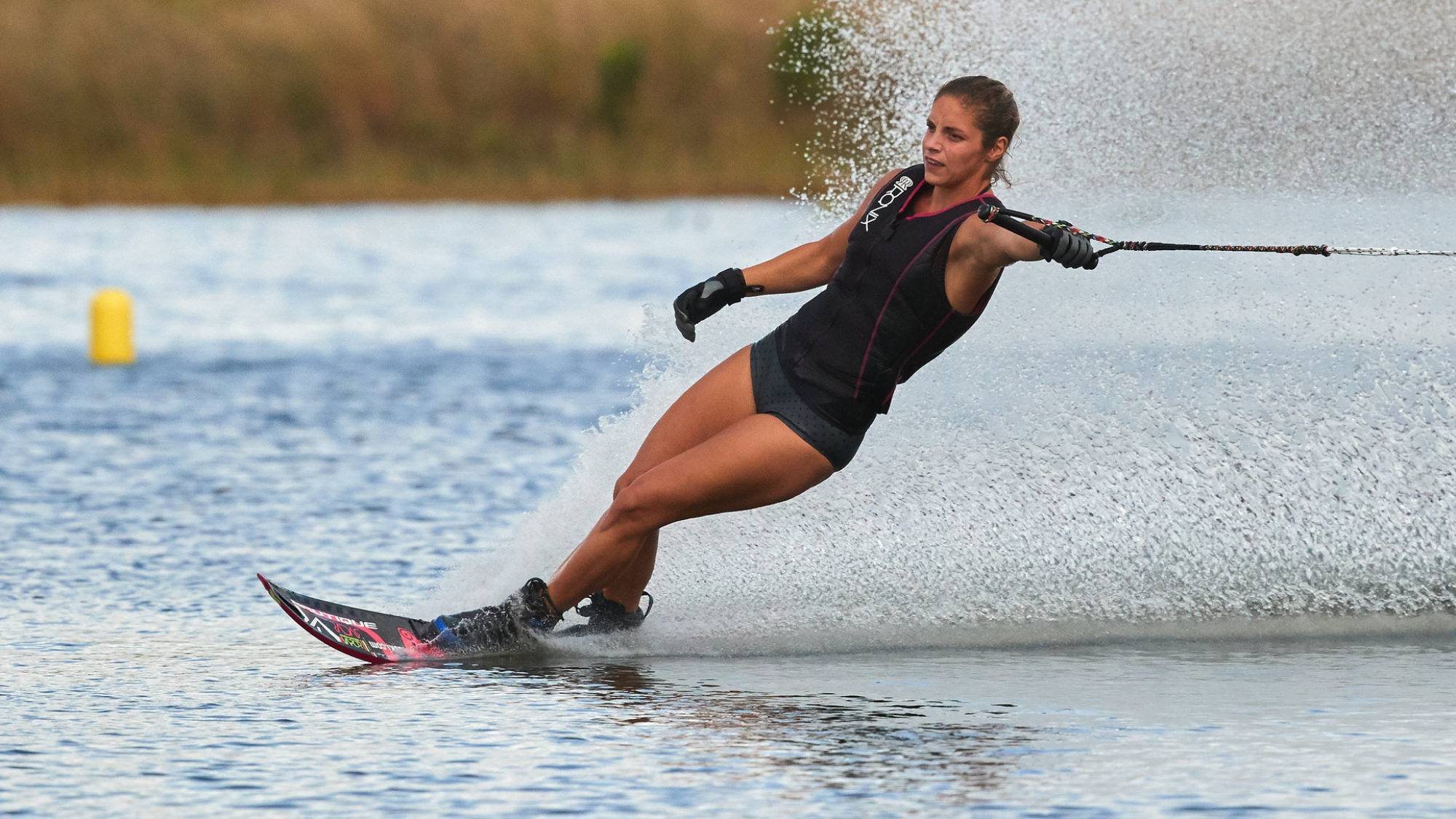 Как научиться правильно кататься на водных лыжах: встать первый раз