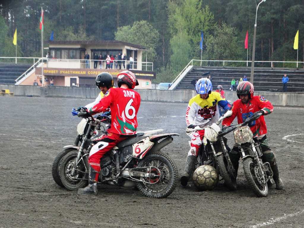 Кто и зачем играет в российских командах по мотоболу — футболу на мотоциклах. существует такой вид спорта как мотобол — футбол на мотоциклах