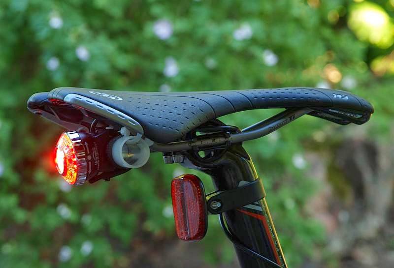 Как выбрать и установить фонарь на руль велосипеда?