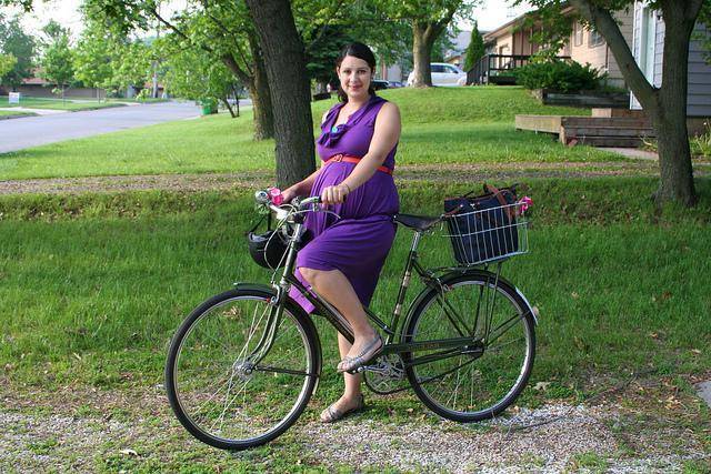 Можно ли кататься на велосипеде при беременности на ранних сроках, и ездить во втором триместре?