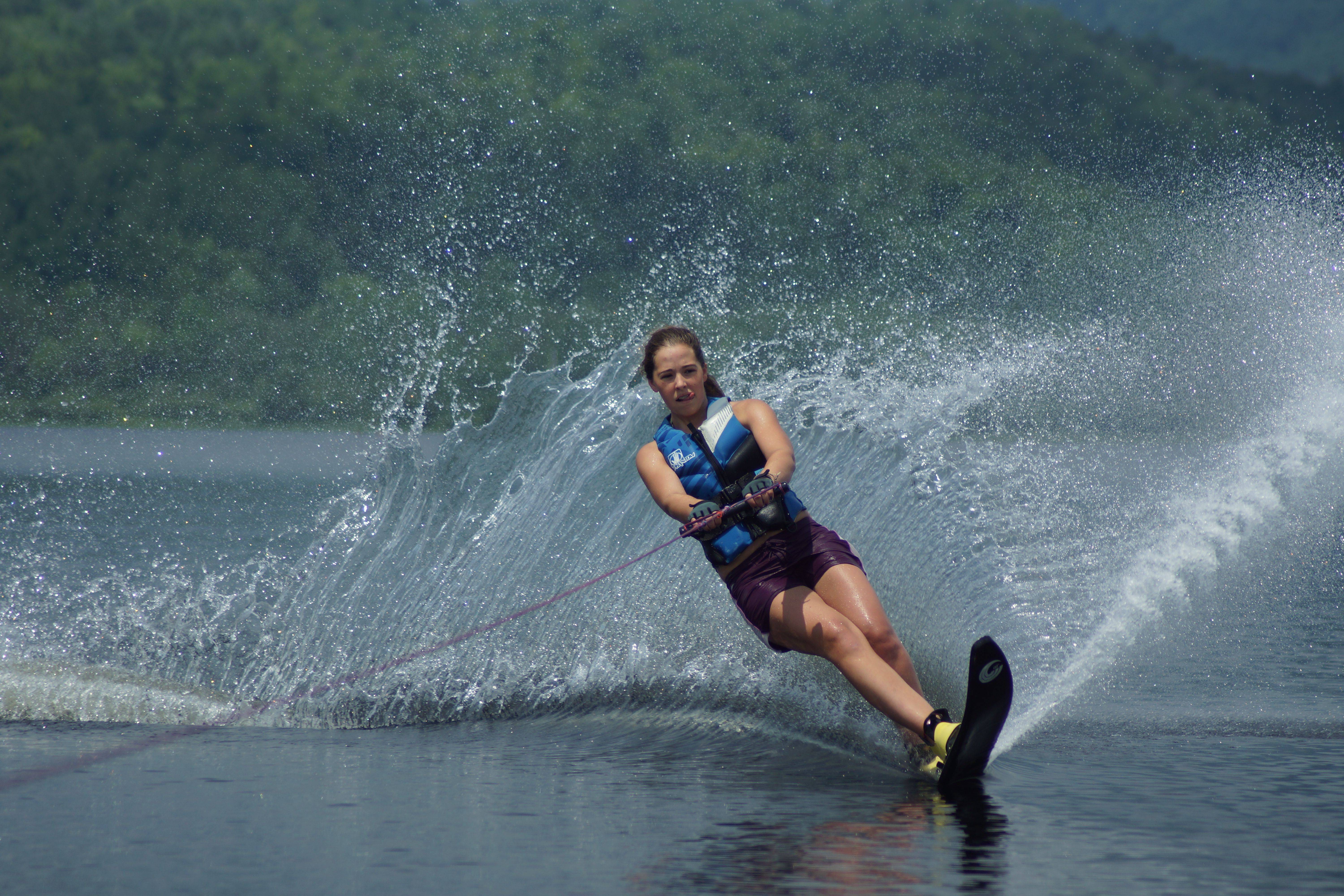 Уроки для начинающих воднолыжников — учимся кататься на водных лыжах
