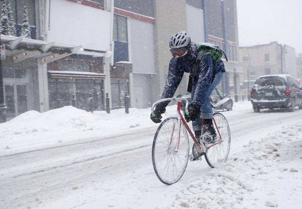 Езда на велосипеде зимой правильно и безопасно