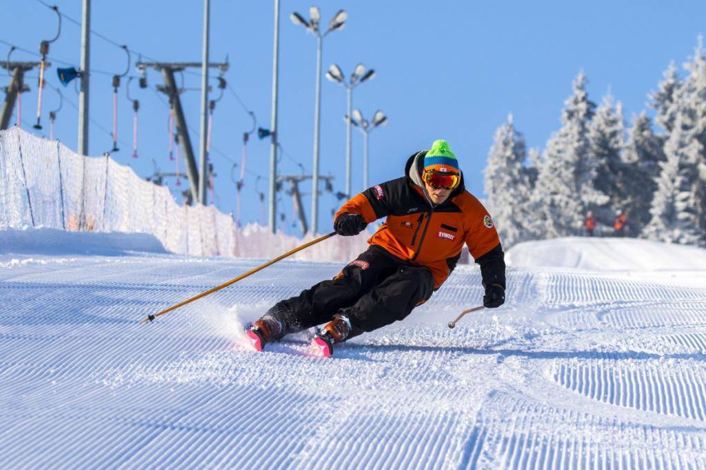 Карвинг на лыжах. катание и лыжи. начинающим и особенности | japanbi.ru