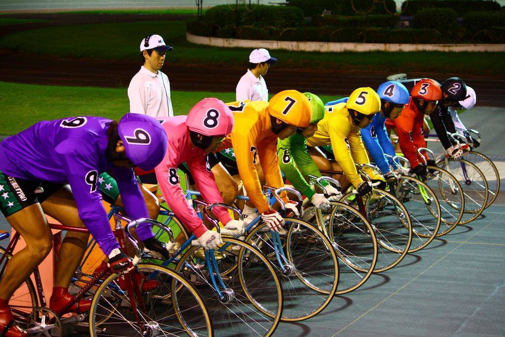 «можешь пинаться, пока соперник не упадет». как атлет из россии участвовал в японском кейрине — самых диких и стильных велогонках