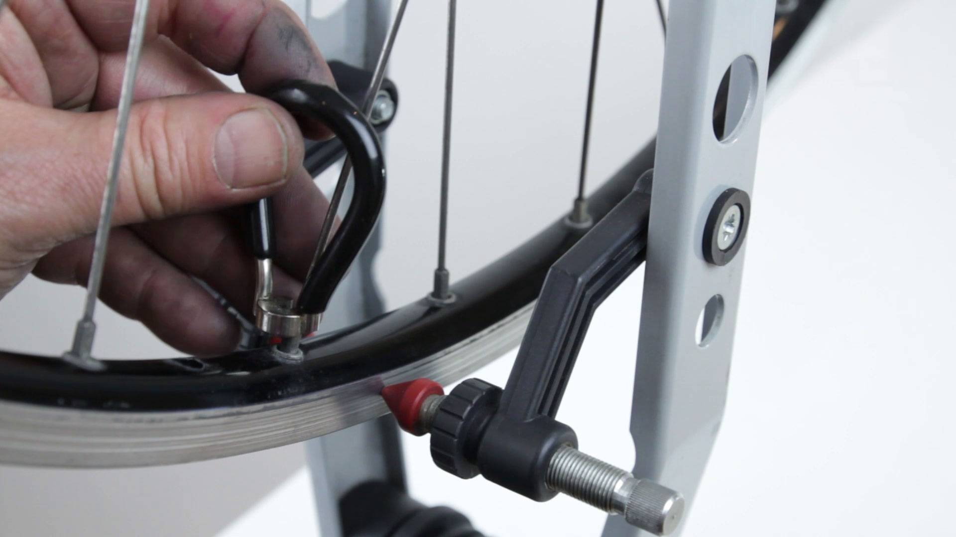 Как убрать восьмерку на колесе велосипеда - заднем и переднем, видео инструкция