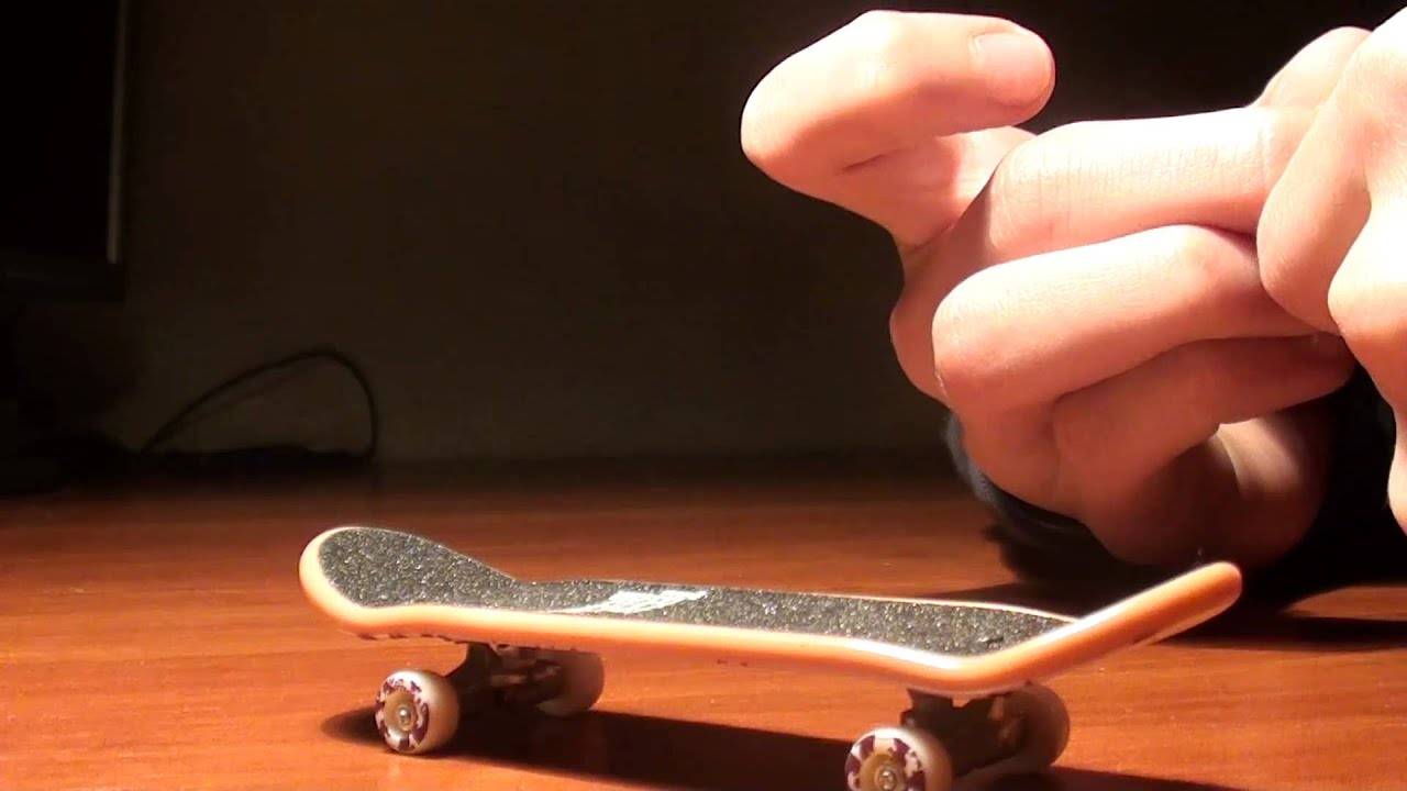 Трюки игрушечный скейт для пальцев