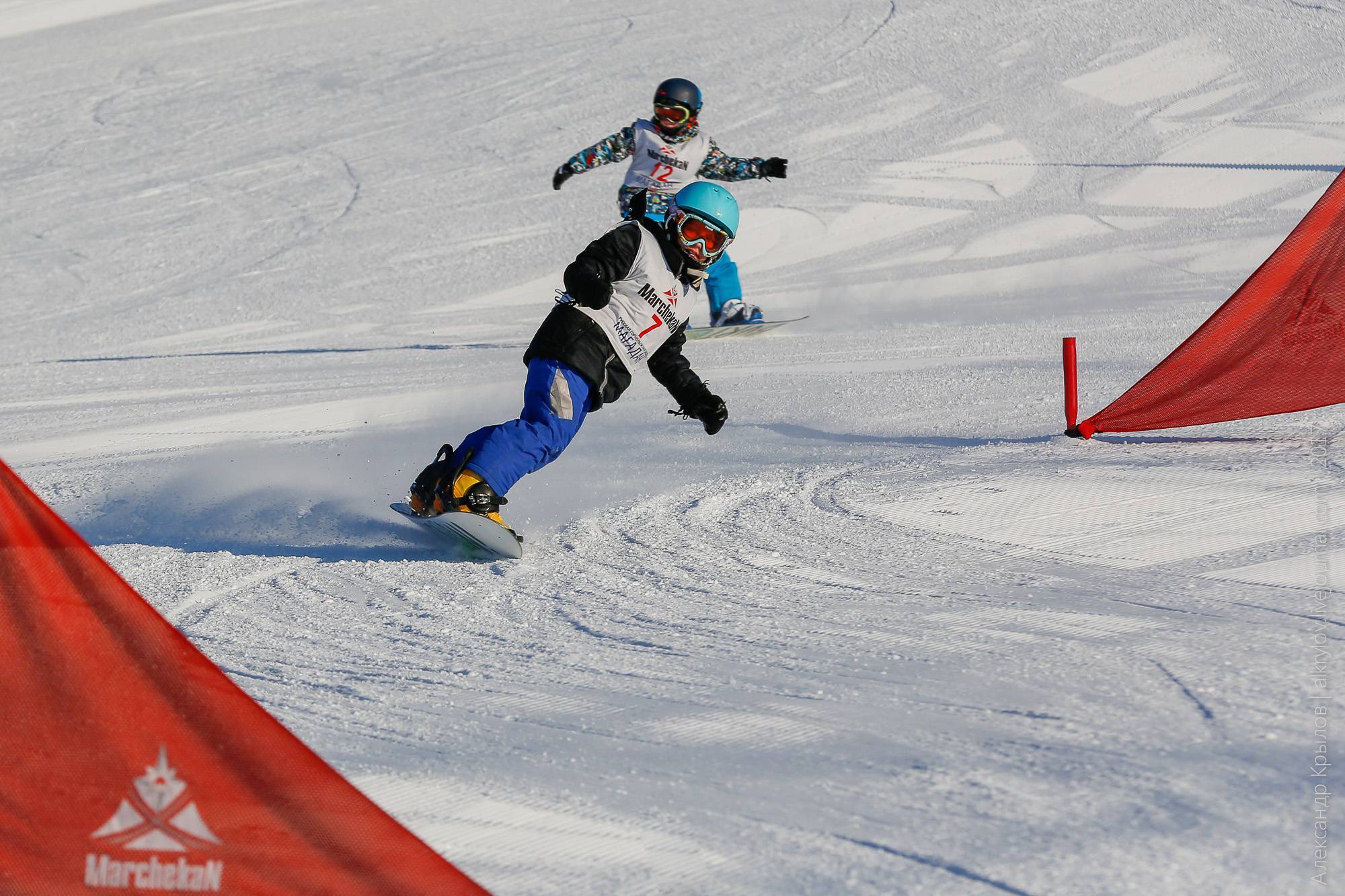 Вид спорта - адаптивный сноубординг,  благотворительный фонд - точка опоры.
