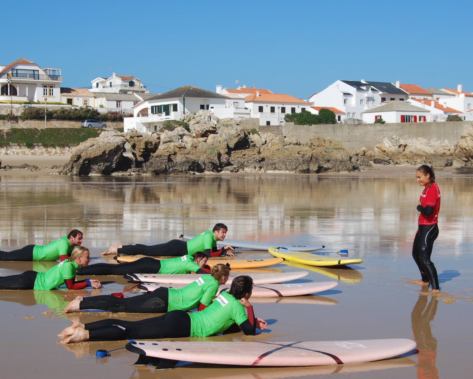 Сёрфинг в португалии: лучшие пляжи и школы серфинга