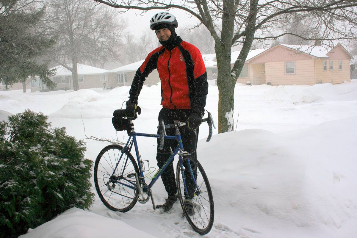 Можно ли кататься на велосипеде зимой — плюсы и минусы