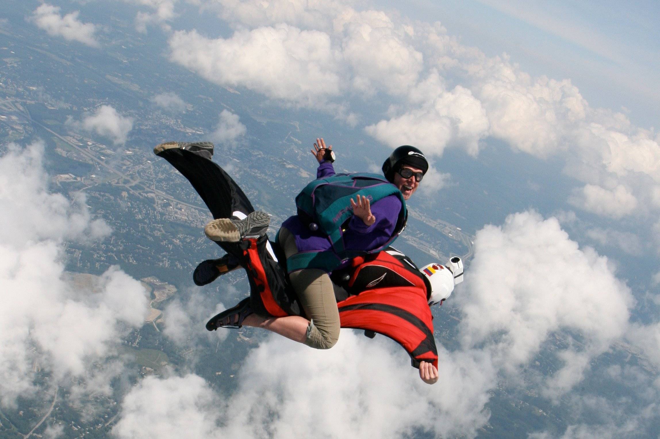 Обзор одной из разновидностей прыжков с парашютом - скайдайвинг