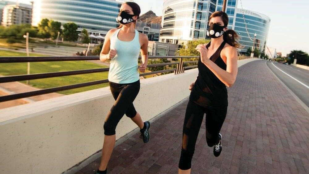 Спортивная маска для бега: тренировка для повышения выносливости и имитации условий высокогорья
