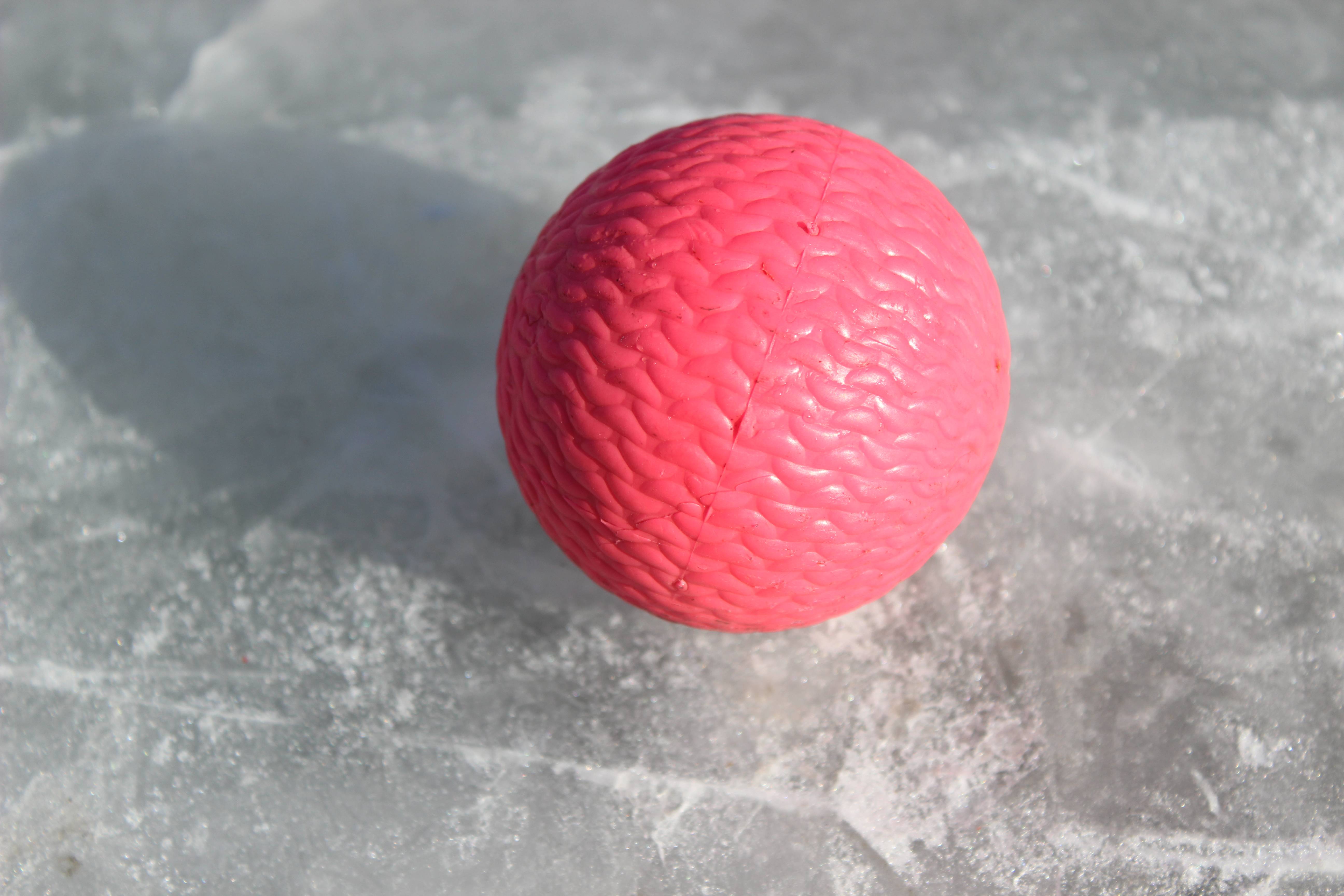 Мяч для хоккея на льду и способ его изготовления