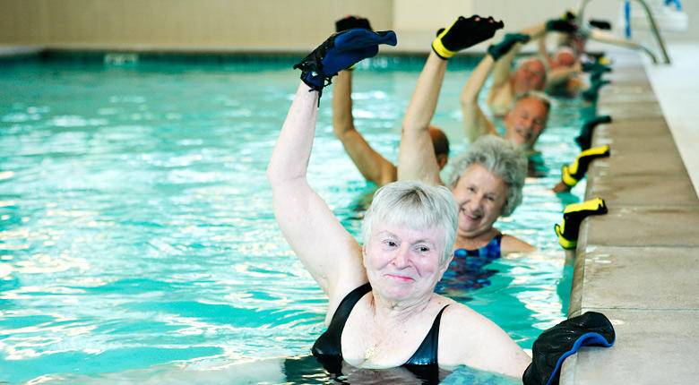 Как научиться плавать взрослому человеку самостоятельно с нуля